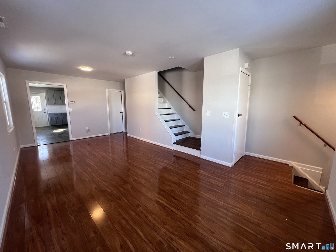 93 Shell St - Photo 3 of 28