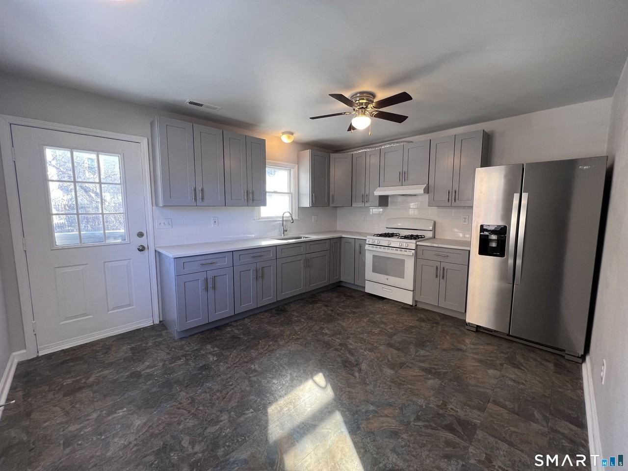 93 Shell St - Photo 6 of 28