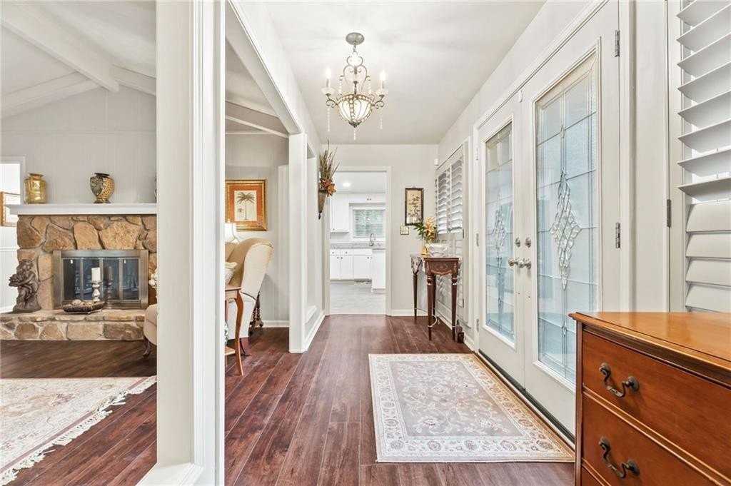 4040 Summit Dr - Photo 4 of 31