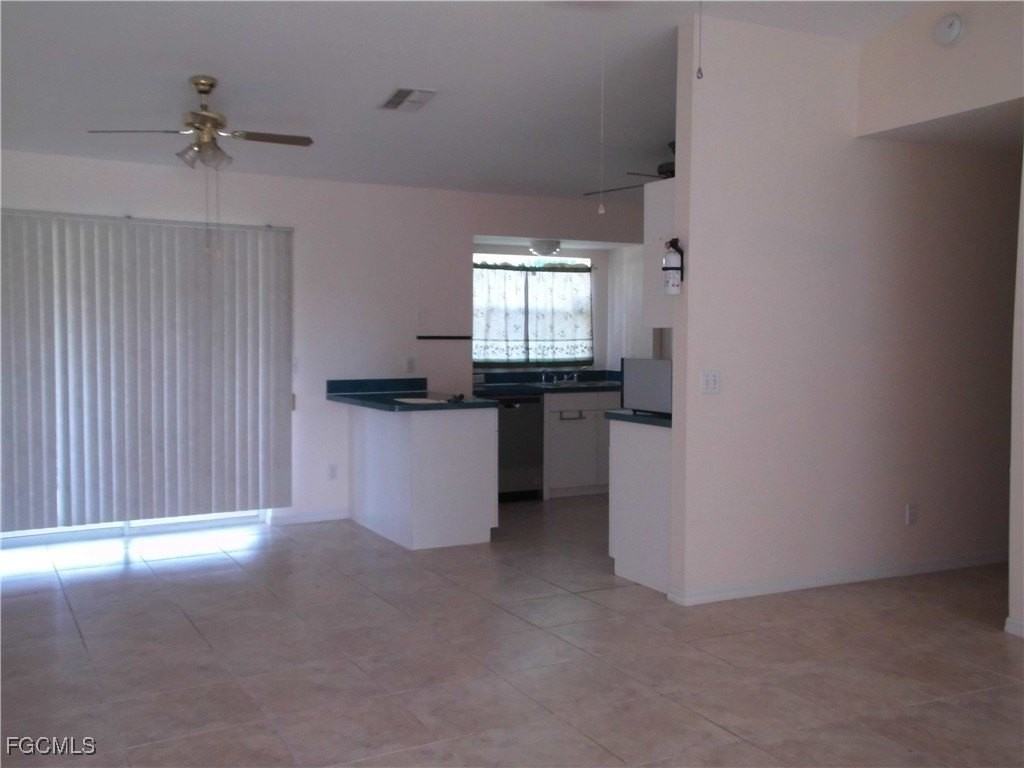 2916 9th St W - Photo 2 of 12