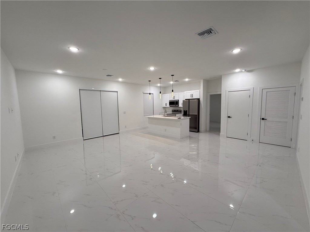 3311 72nd St W - Photo 4 of 20