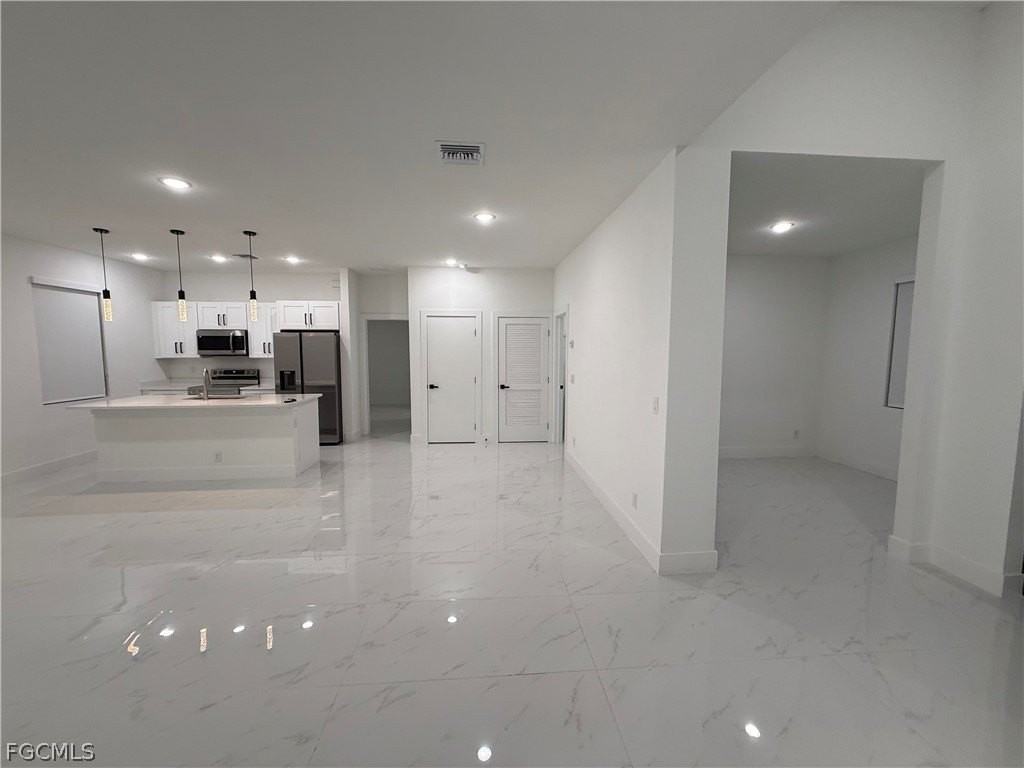 3311 72nd St W - Photo 5 of 20