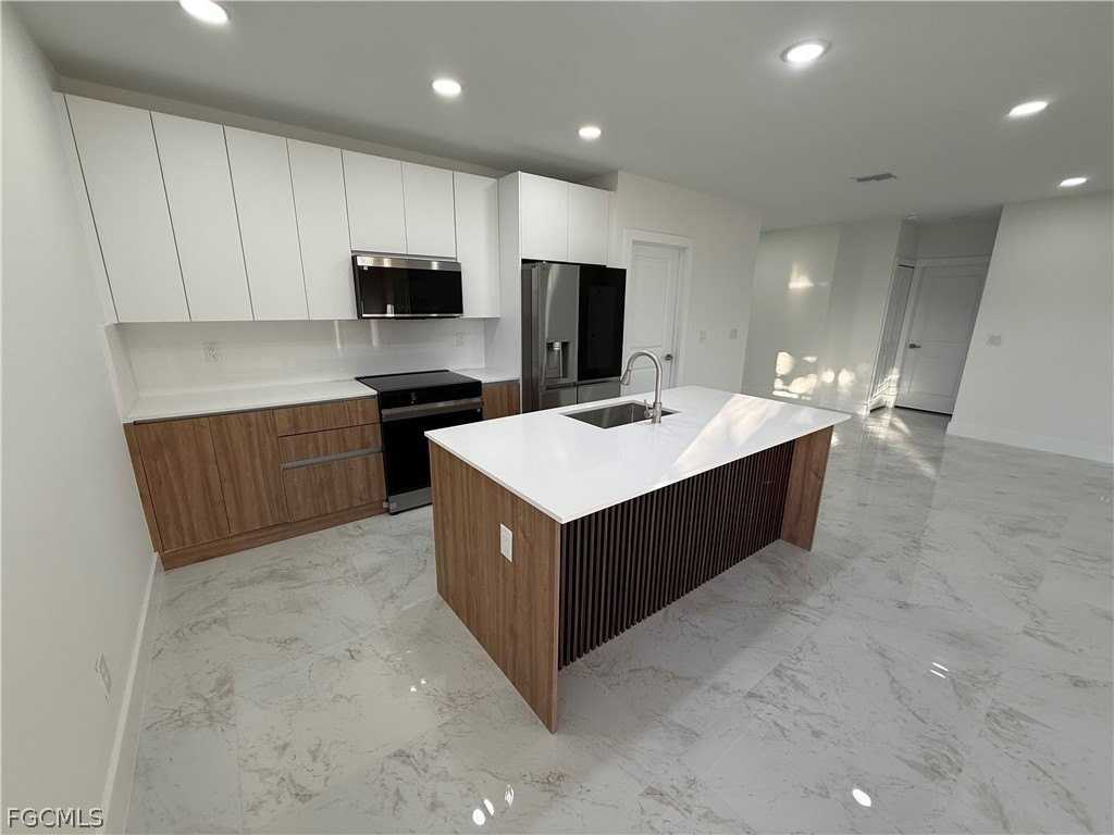 2012 Ne 28th St - Photo 6 of 15