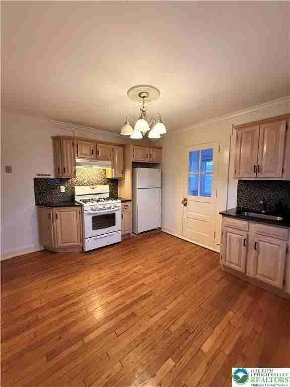 729 Spring St #2 - Photo 5 of 32