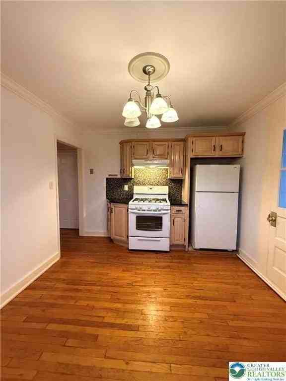 729 Spring St #2 - Photo 6 of 32