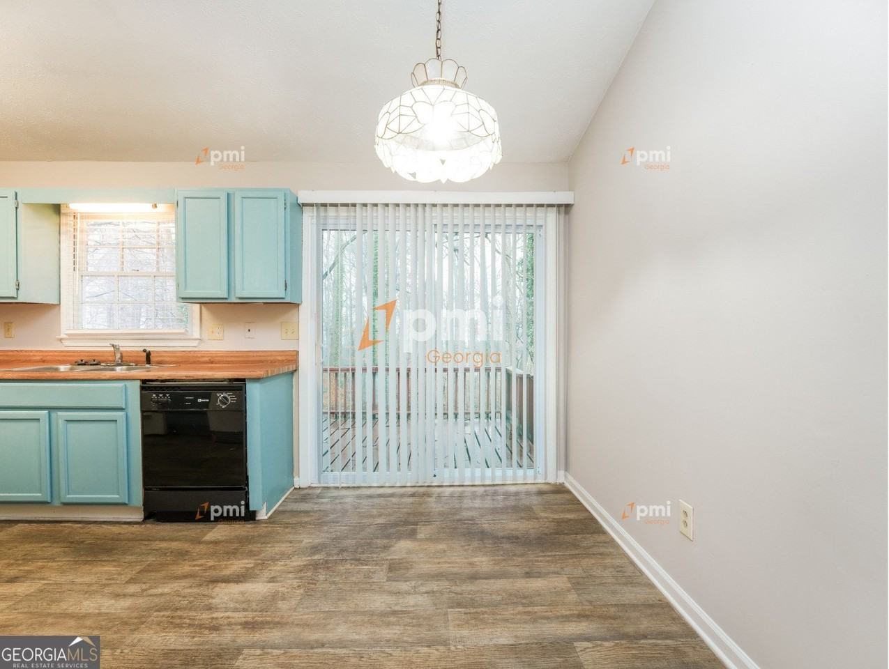 667 Rae Dr - Photo 4 of 19