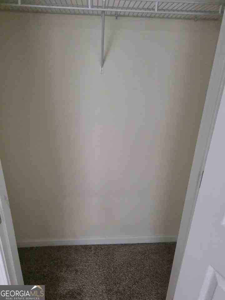 290 Brookview Dr - Photo 3 of 10