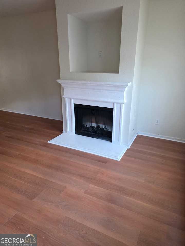 290 Brookview Dr - Photo 5 of 10