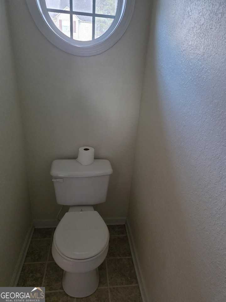 290 Brookview Dr - Photo 7 of 10