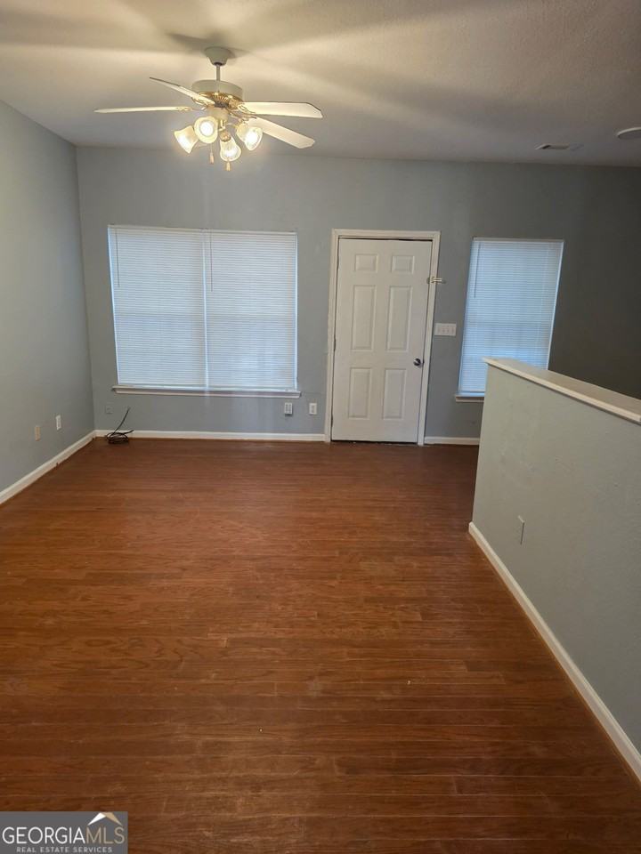 321 Brookview Dr - Photo 5 of 13