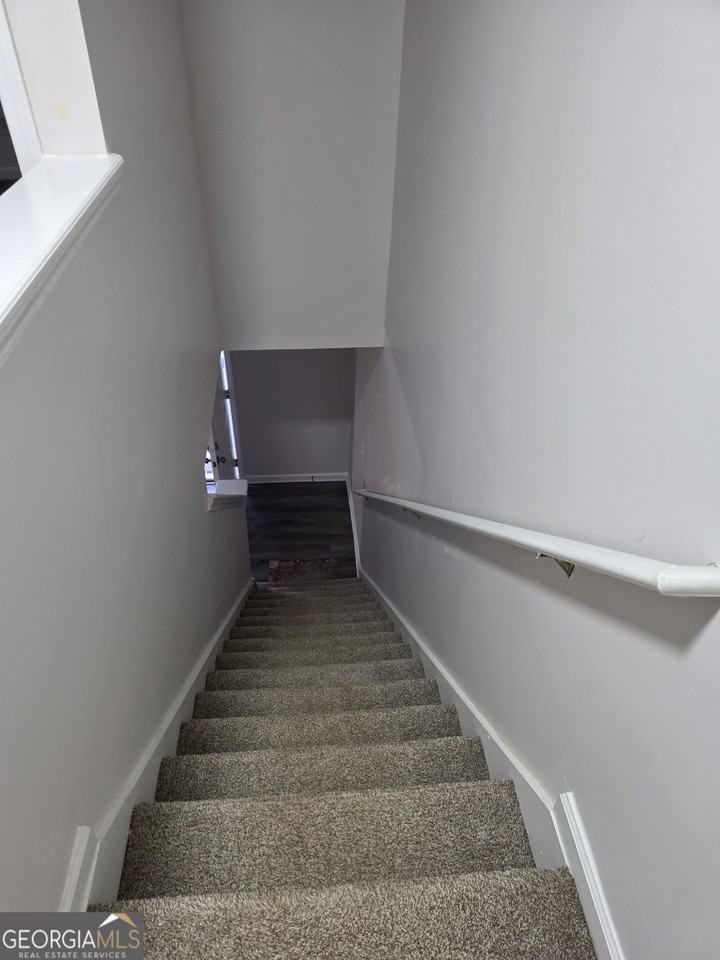 1364 Hollenbeck Ln - Photo 3 of 14