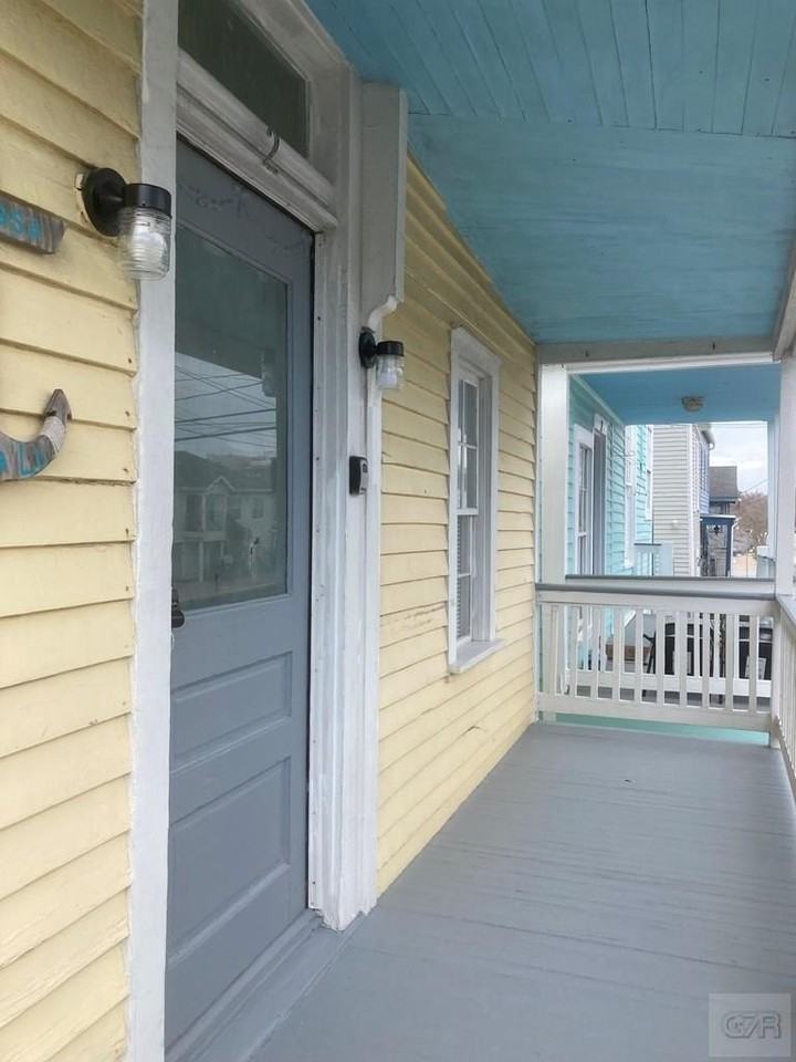 817 10th St - Photo 5 of 11