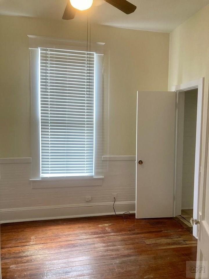 817 10th St - Photo 7 of 11