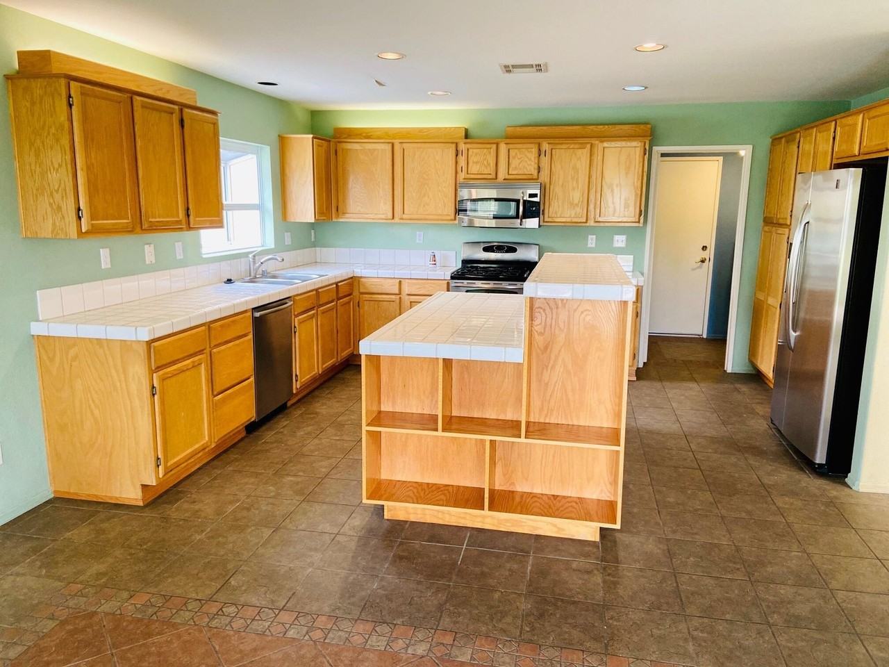 5539 Avenida Entrada - Photo 5 of 24