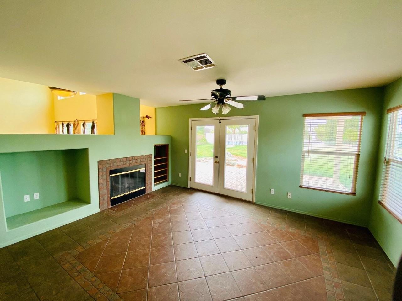 5539 Avenida Entrada - Photo 7 of 24