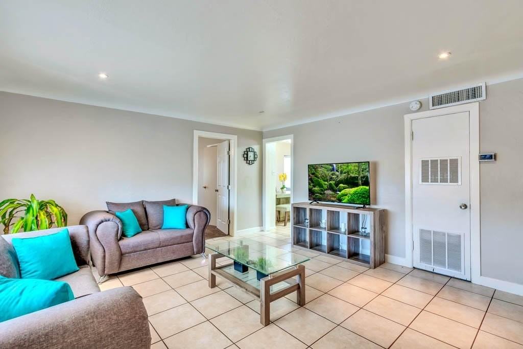 1001 Atwood Dr - Photo 2 of 38