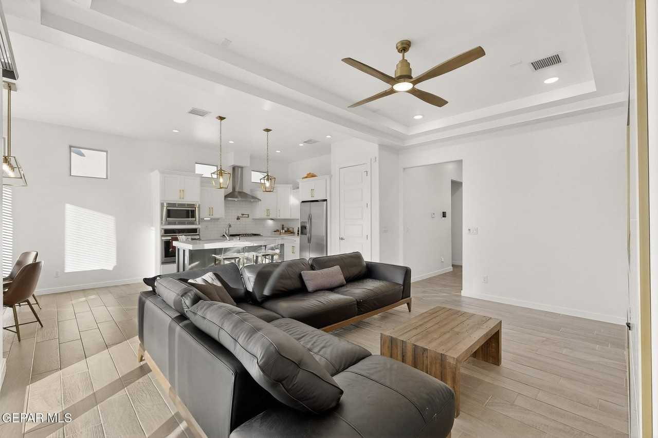 905 Witton Pl - Photo 2 of 43