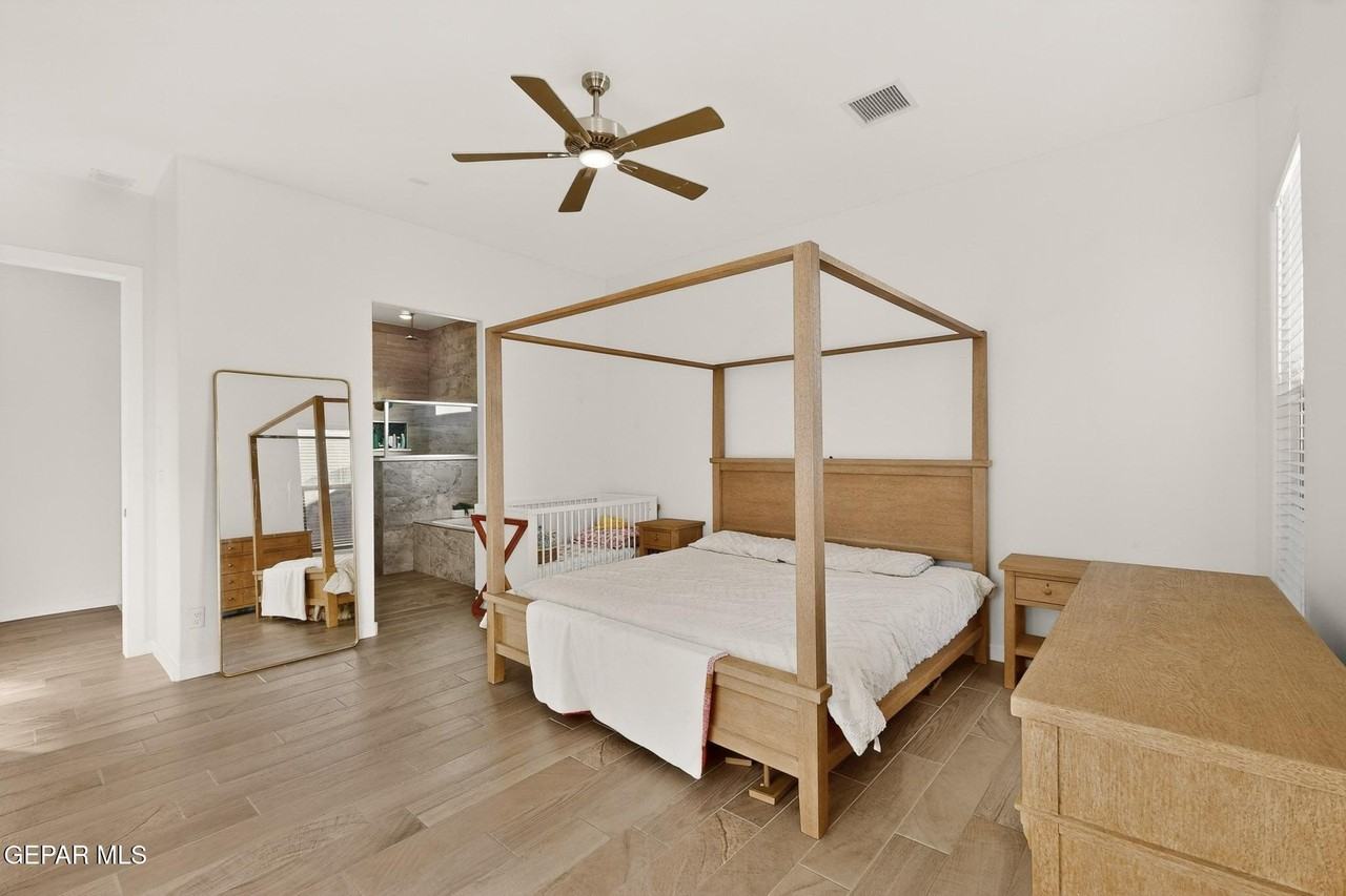 905 Witton Pl - Photo 4 of 43