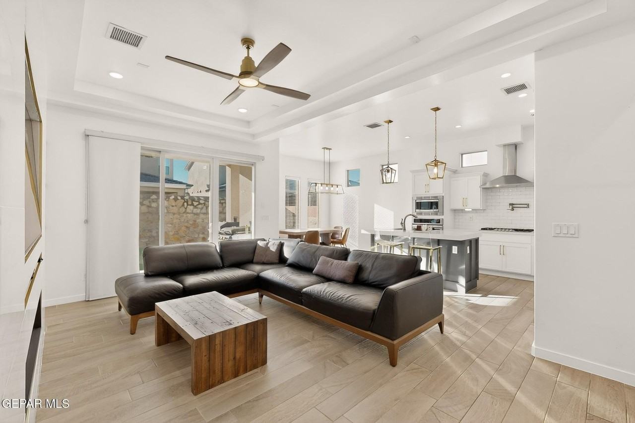 905 Witton Pl - Photo 5 of 43