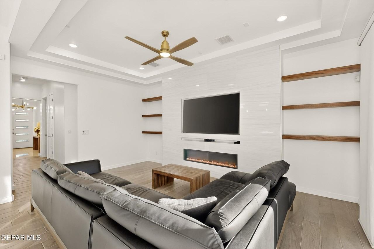 905 Witton Pl - Photo 7 of 43