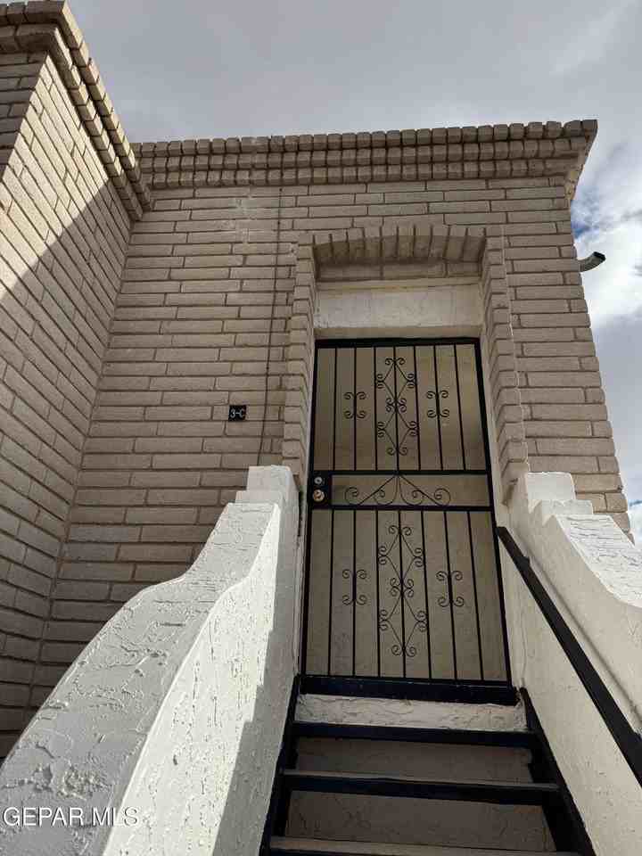 6201 Escondido Dr Apt 3c #3C - Photo 2 of 26