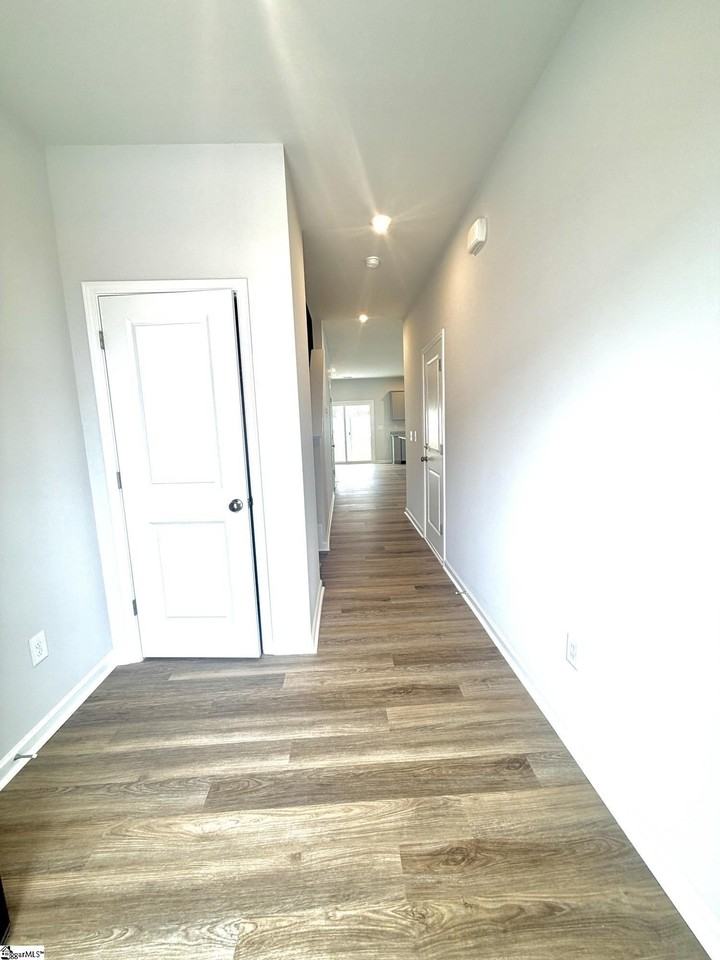 140 Randwick Ln - Photo 2 of 28