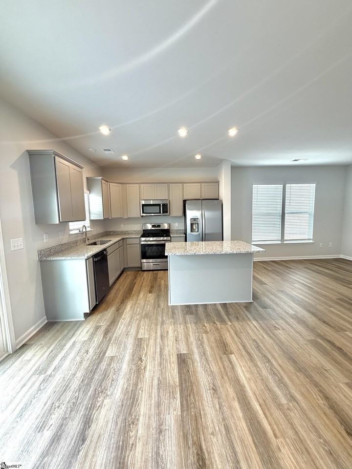 140 Randwick Ln - Photo 4 of 28