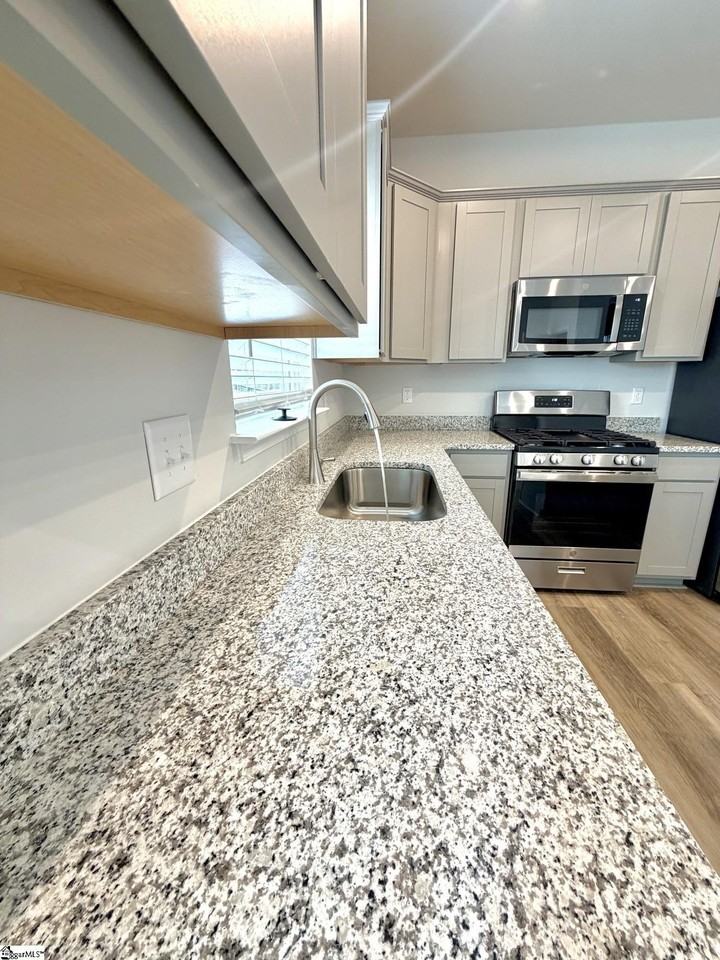 140 Randwick Ln - Photo 5 of 28