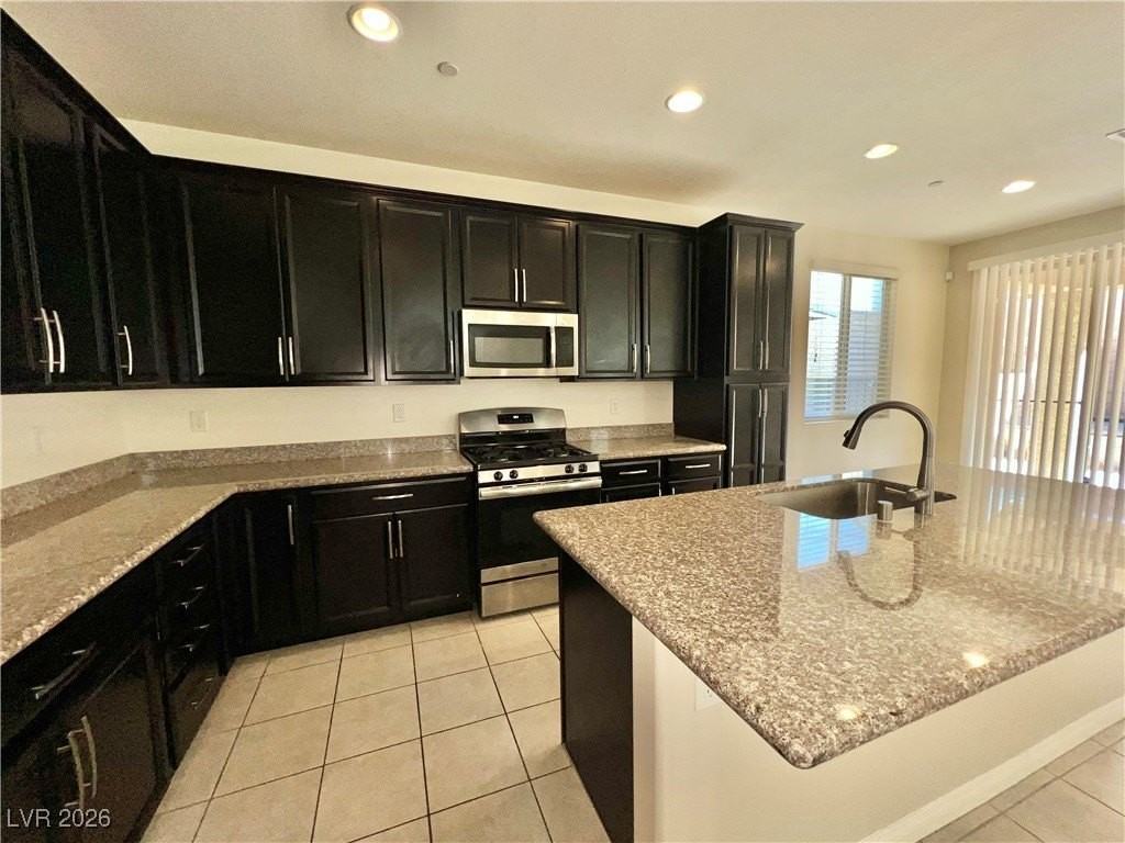 365 Badinerie St - Photo 6 of 24