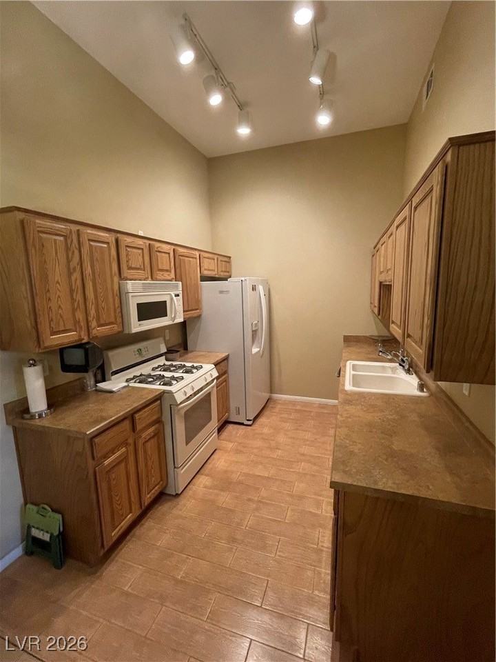 10640 Calico Mountain Ave #203 - Photo 4 of 12