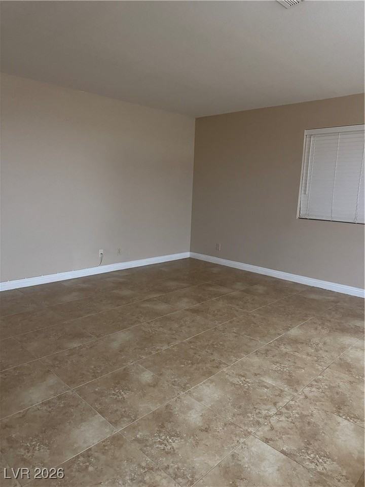 304 S Buffalo Dr #101 - Photo 3 of 4