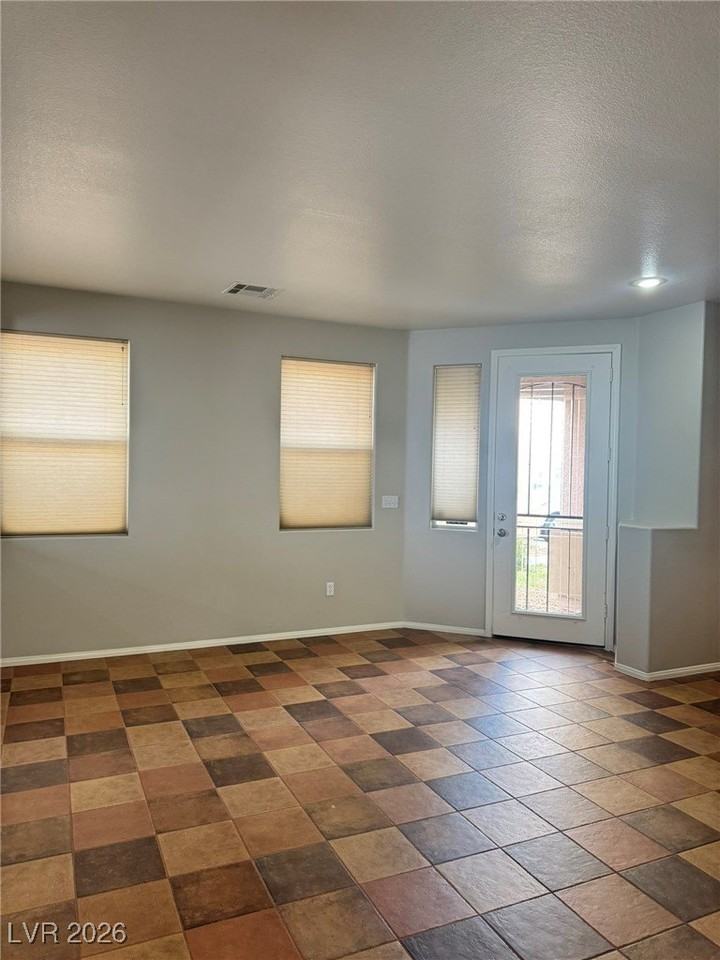 6735 Gold Yarrow St - Photo 3 of 32