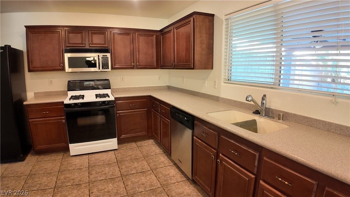 11104 Calder Ave - Photo 7 of 22