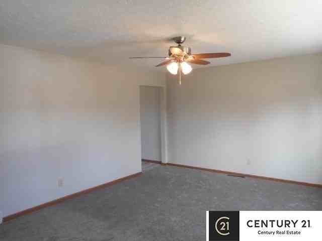 7302 S 41st St - Photo 2 of 11