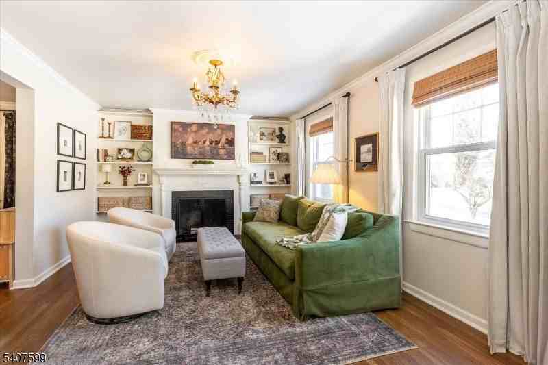 348 Tichenor Ave - Photo 3 of 26