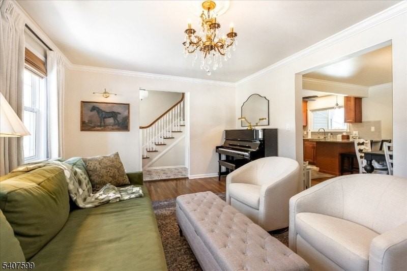 348 Tichenor Ave - Photo 5 of 26