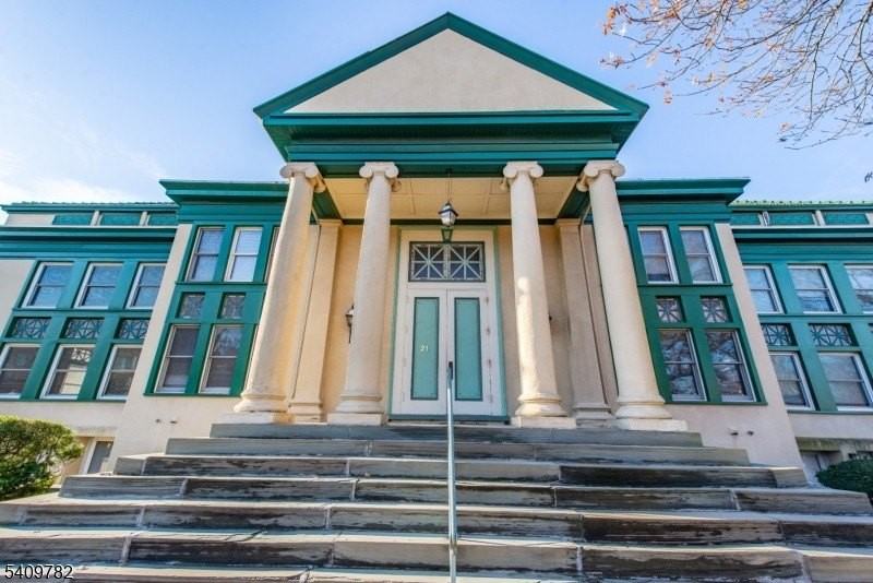 21 Springfield Ave #10 - Photo 3 of 29