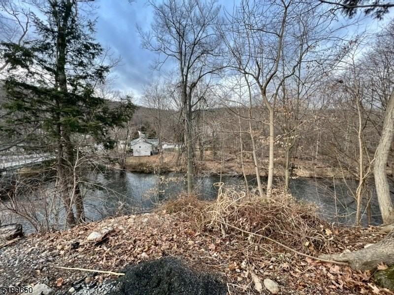 132 Lakeshore Dr - Photo 4 of 25