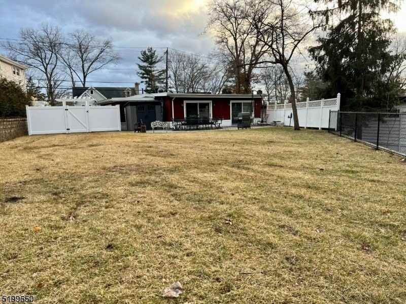 132 Lakeshore Dr - Photo 5 of 25