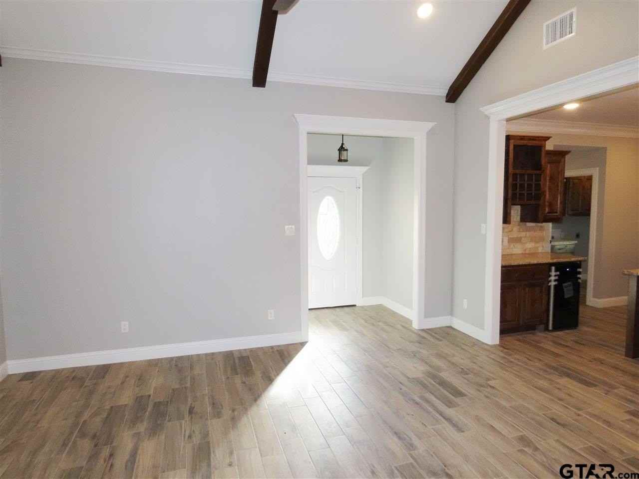 209 Meadow Ln - Photo 5 of 38