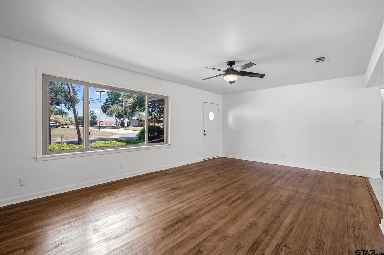 252 E Main St - Photo 5 of 14