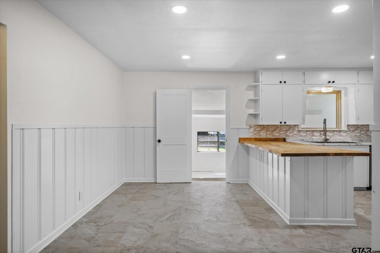 252 E Main St - Photo 6 of 14