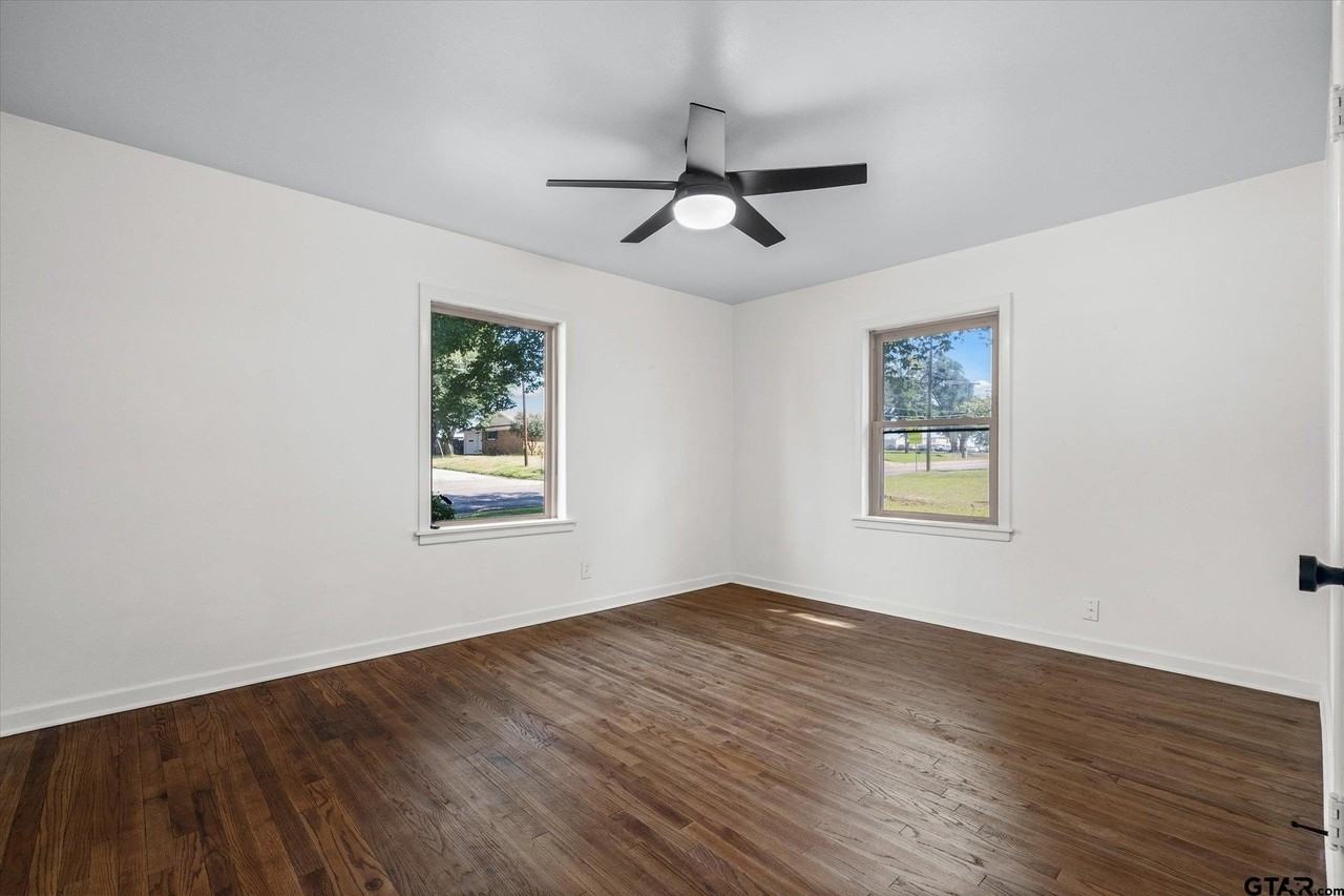 252 E Main St - Photo 7 of 14