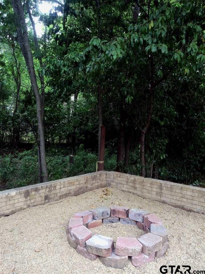 611 W Bryan St - Photo 4 of 13