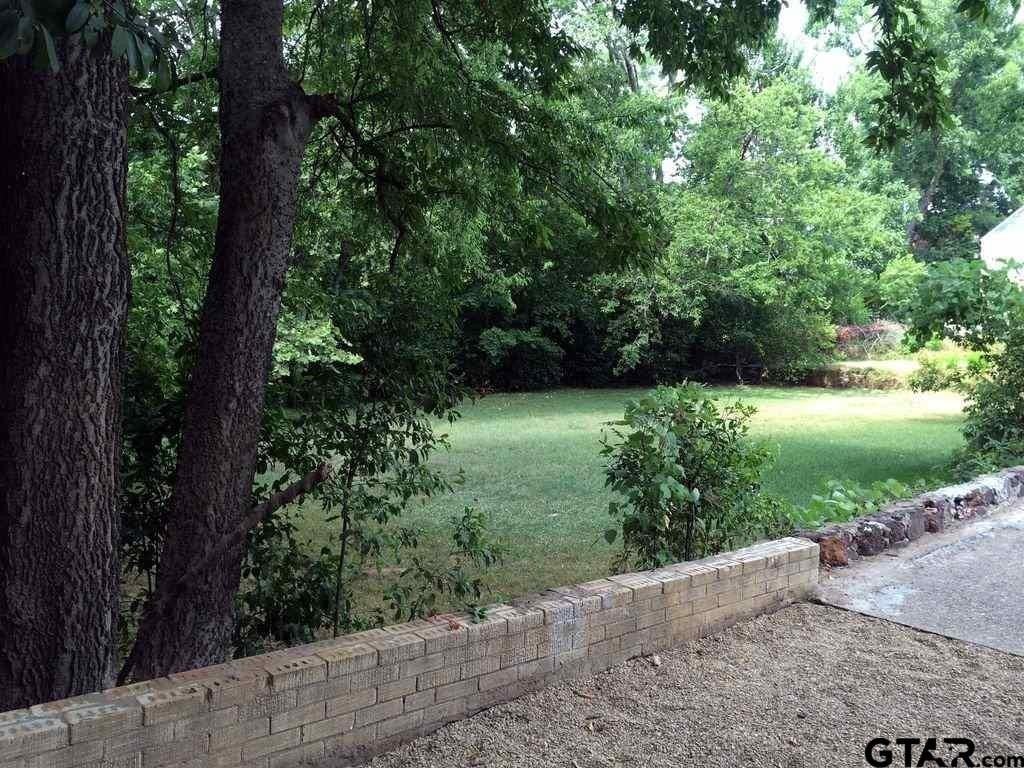 611 W Bryan St - Photo 6 of 13