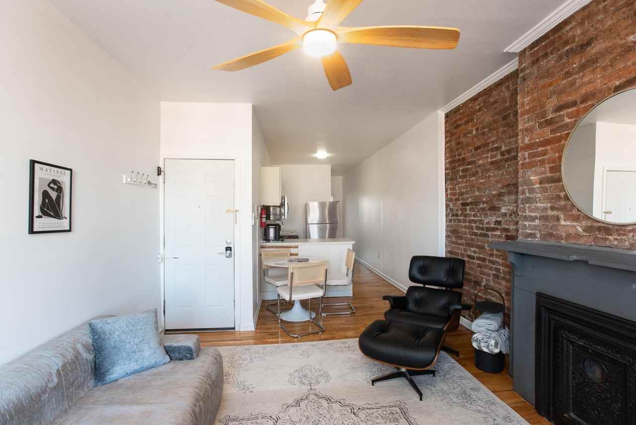 315 Pavonia Ave #7 - Photo 3 of 10