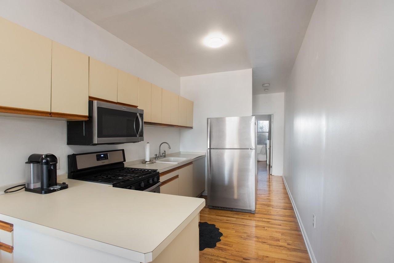 315 Pavonia Ave #7 - Photo 4 of 10