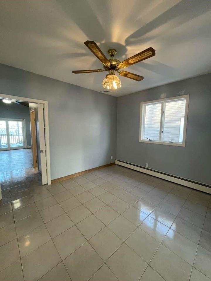 533 Kingsland Ave - Photo 5 of 22