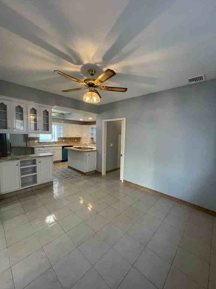 533 Kingsland Ave - Photo 6 of 22