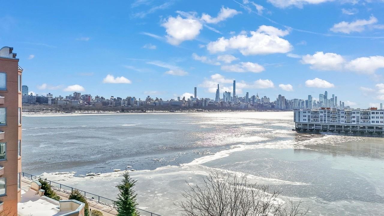 502 Smith Ct #502 - Photo 3 of 31